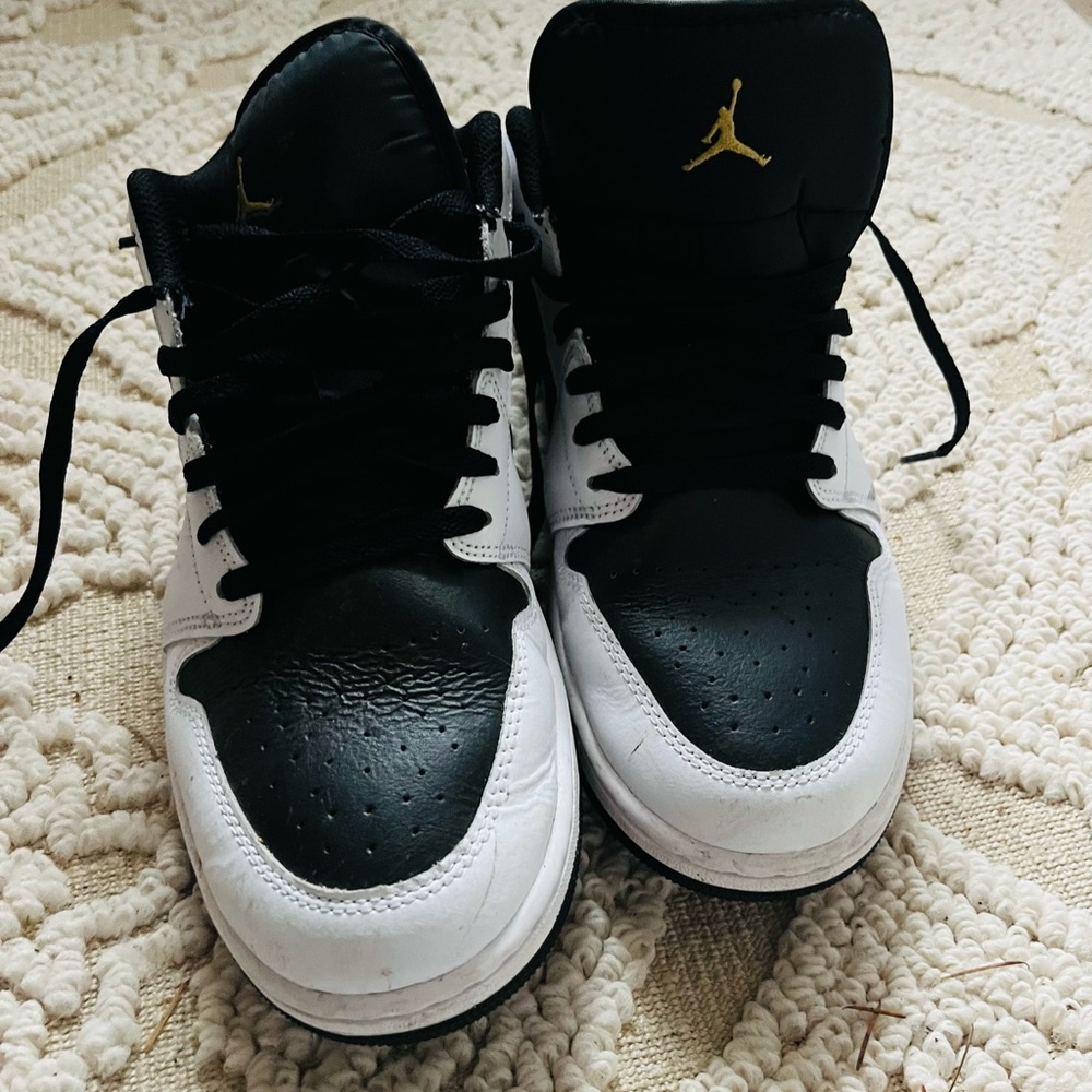 Nike Black and White Athletic Shoes